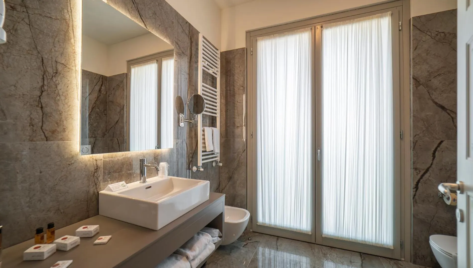 Hotel Palazzo San Lorenzo & Spa Колле-ди-Валь-д'Эльса